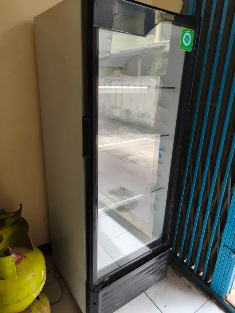 Showcase sharp untuk minuman dingin