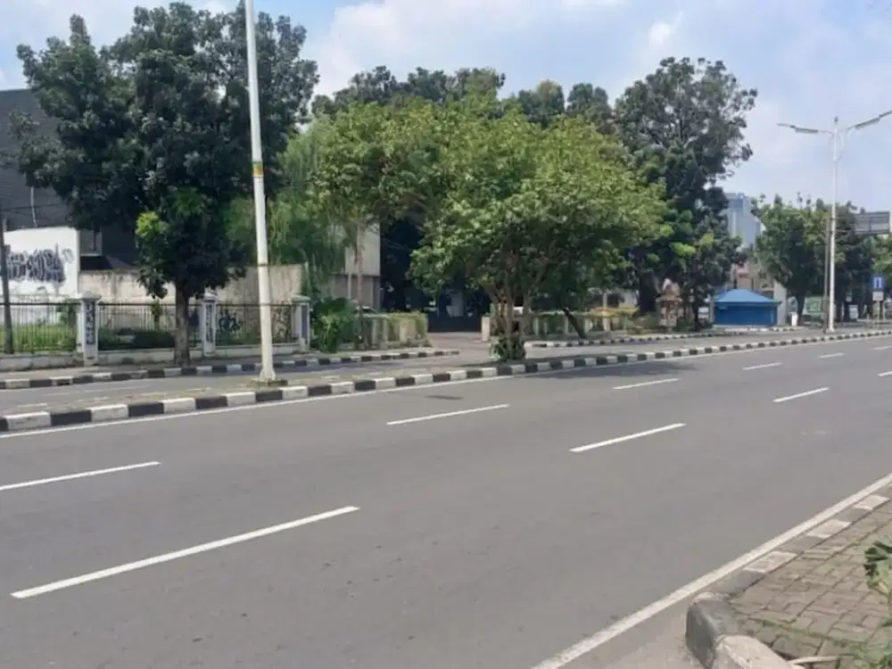 Ruangan kosong disewakan di Pondok Indah, strategis, di pinggir jalan luas 142m2