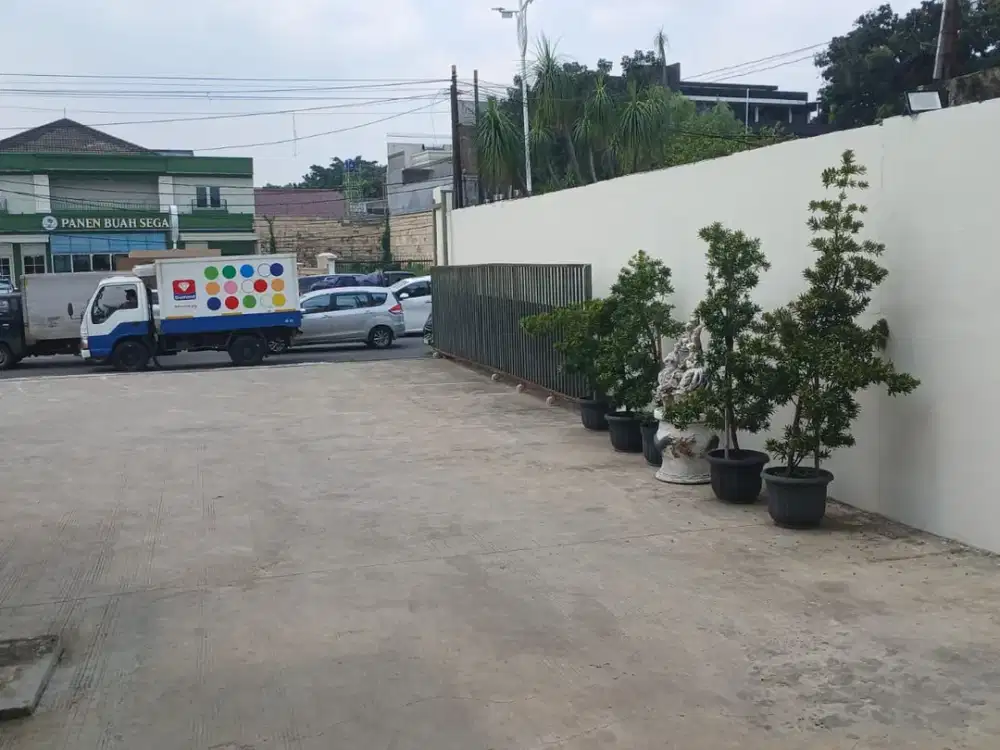 Ruangan kosong 1 lantai 850m2 disewakan di Pondok Indah, strategis, di pinggir jalan