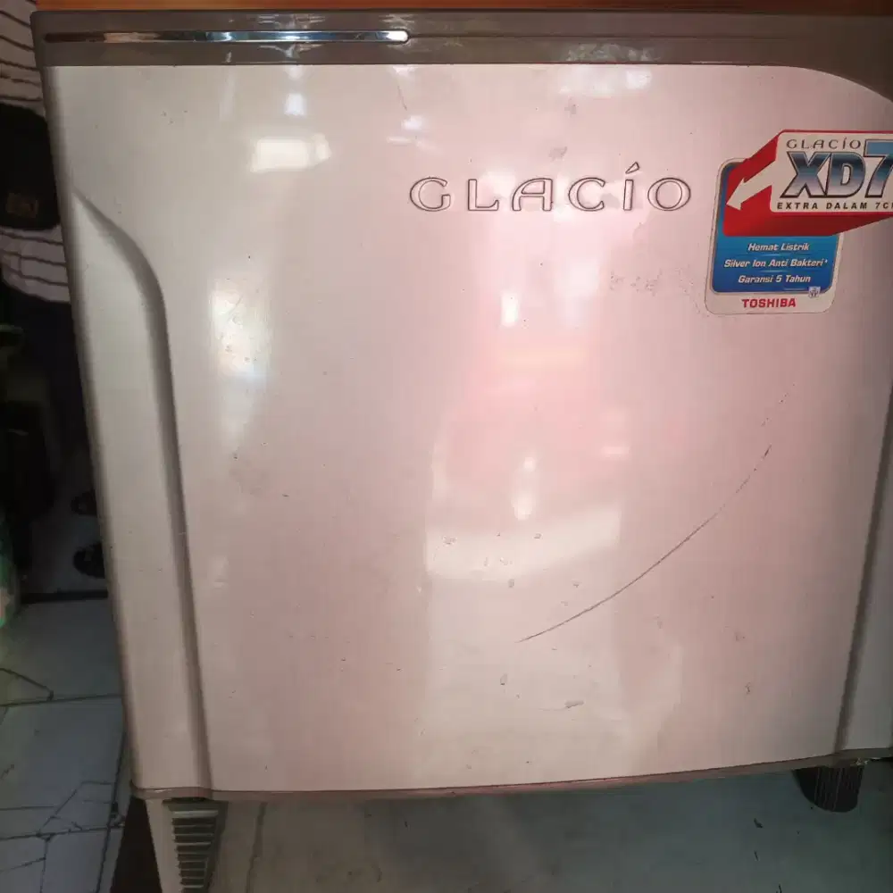 Kulkas merk toshiba dan xing