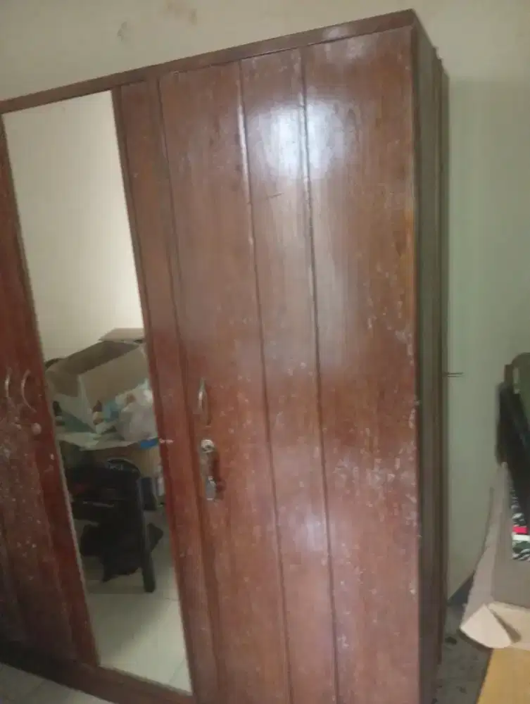 Jual cepat lemari pakaian