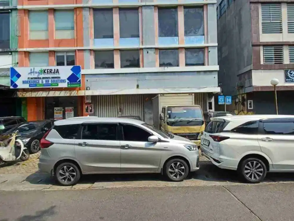 Ruko Gandeng 4 Lantai di Cempaka Mas