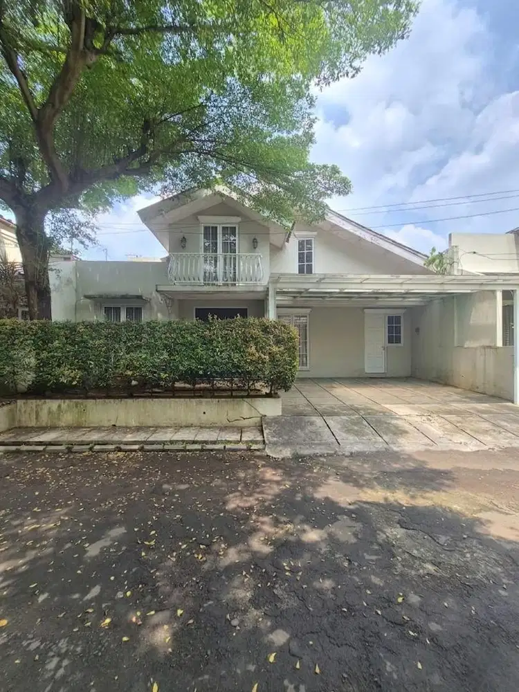 HOT SALE!!!RUMAH MEWAH ANTIK SIAP HUNI LOKASI STRATEGIS ASRI & NYAMAN