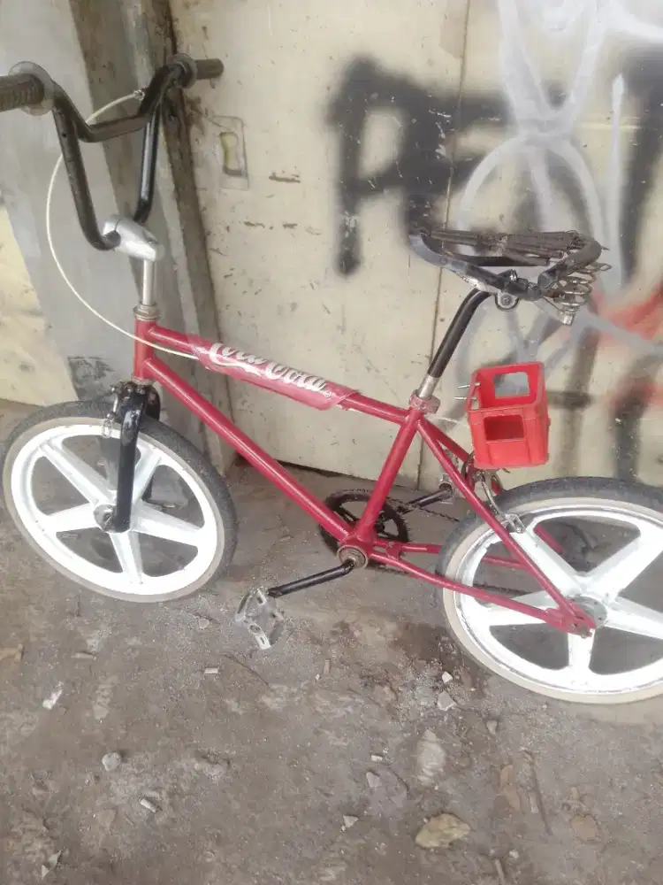 SEPEDA ANTIK COCA-COLA