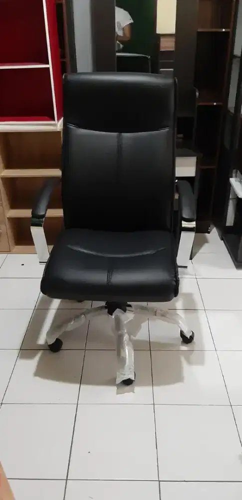 DISKON KURSI DIREKTUR KULIT MEWAH HYDROLIK SALE