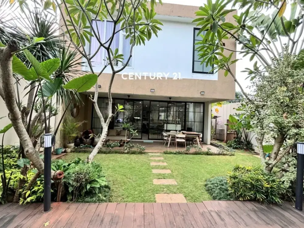 Rumah Modern Tropical Dilengkapi Dengan Swimming Pool Depan Fasum