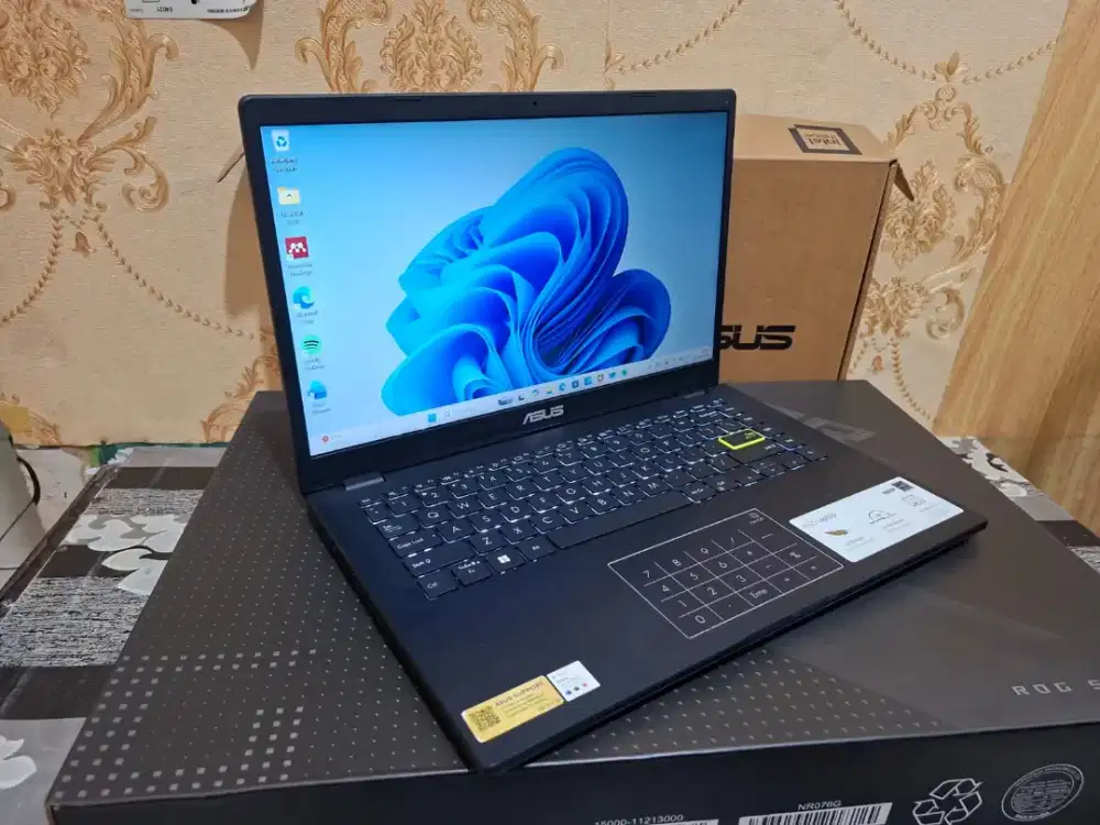 Laptop Asus Vivobook E410KA