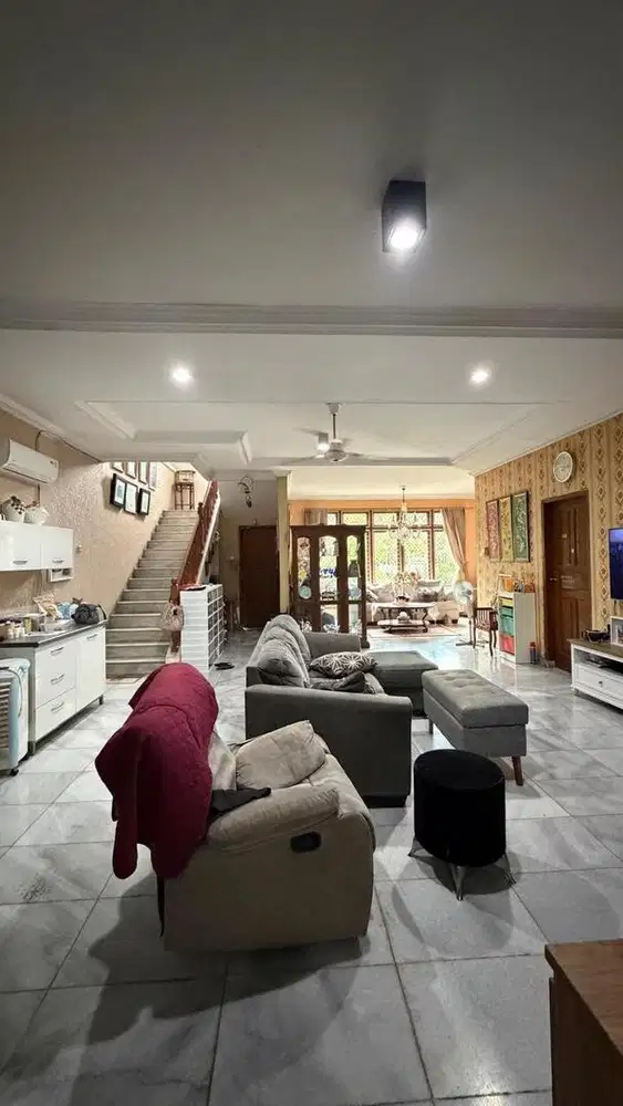 HOT SALE!!!RUMAH MEWAH BAGUS SIAP HUNI LOKASI STRATEGIS AMAN NYAMAN