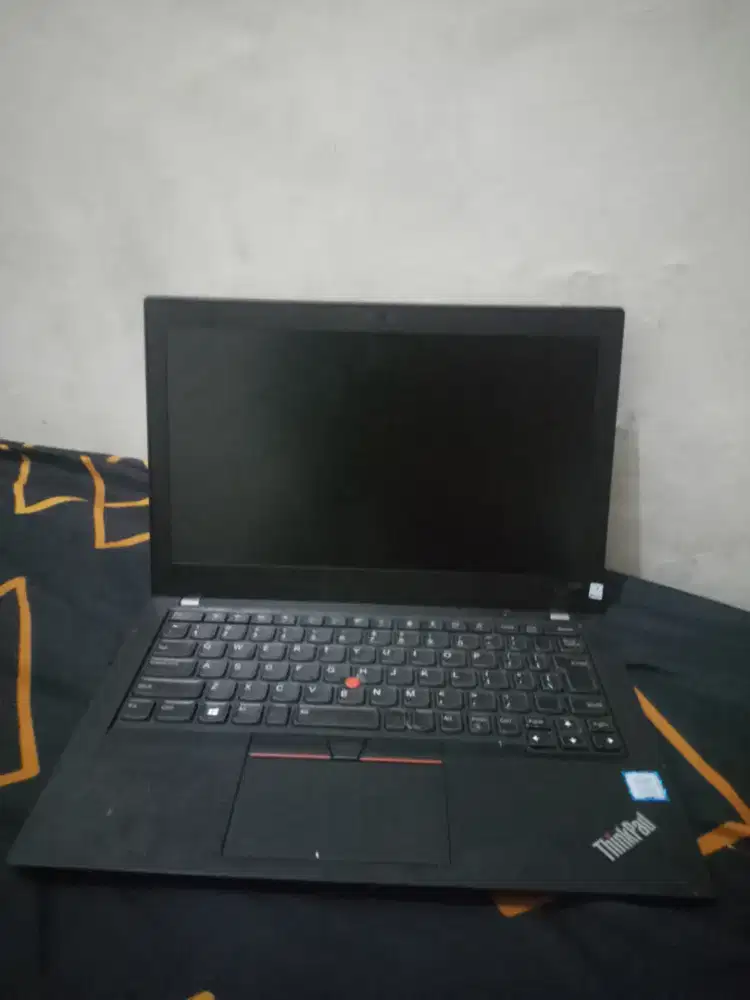 BUTUH UANG BUAT BAYAR KOS JUAL RUGI LAPTOP MASIH MULUS SPESIFIKASI MWH