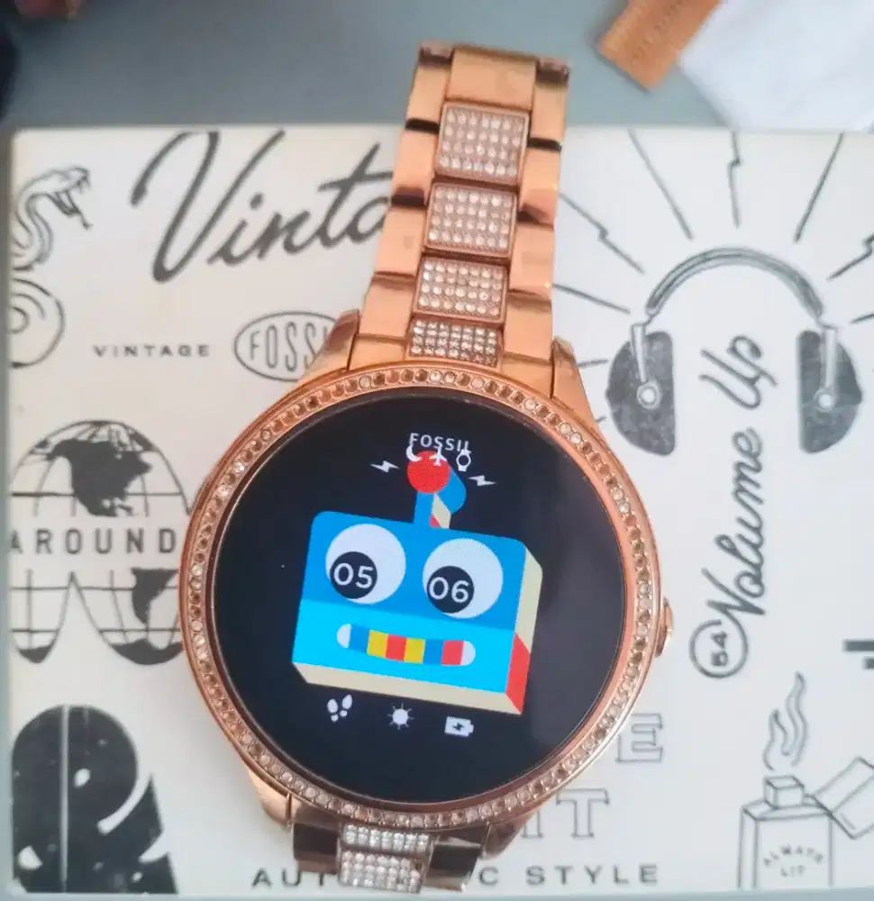 Fossil Smartwatch Gen 5E Baja Tahan Karat Warna Rose Gold