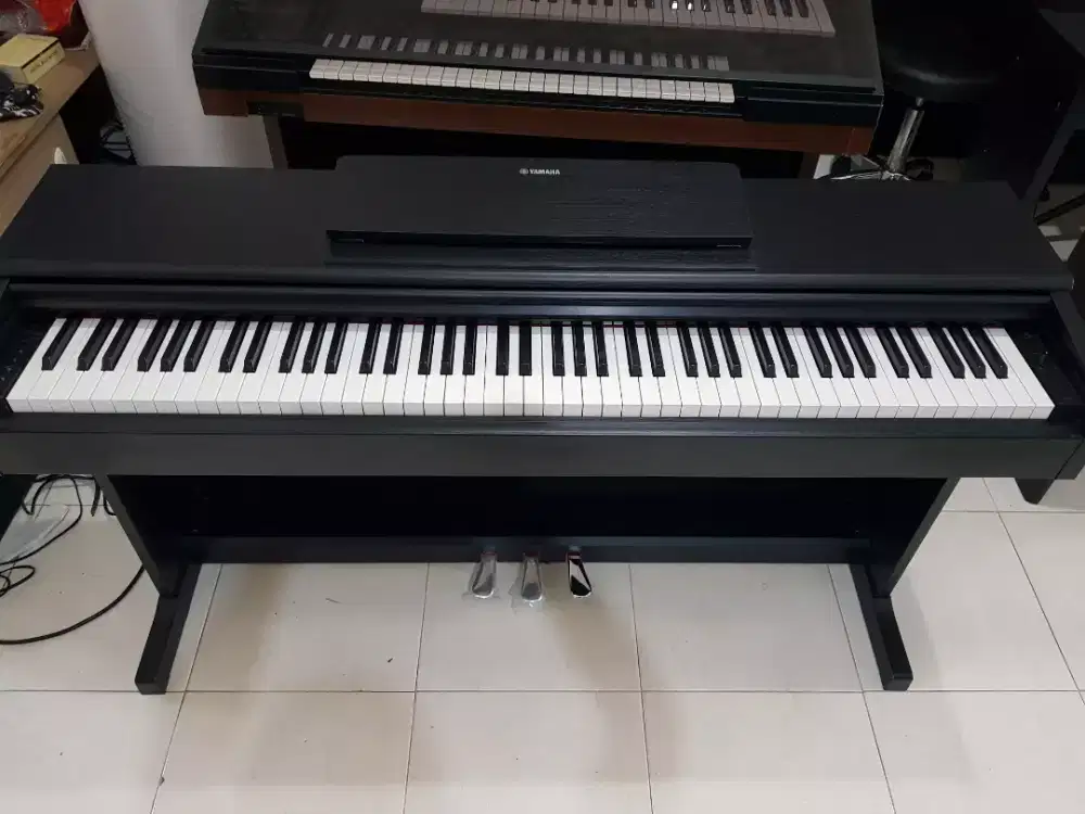 Yamaha arius ydp 145 like new