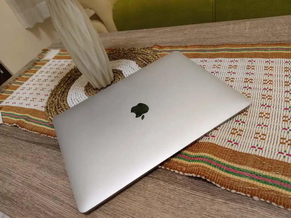 laptop macbook air retina 2020 core i3 ram 8 ssd 256