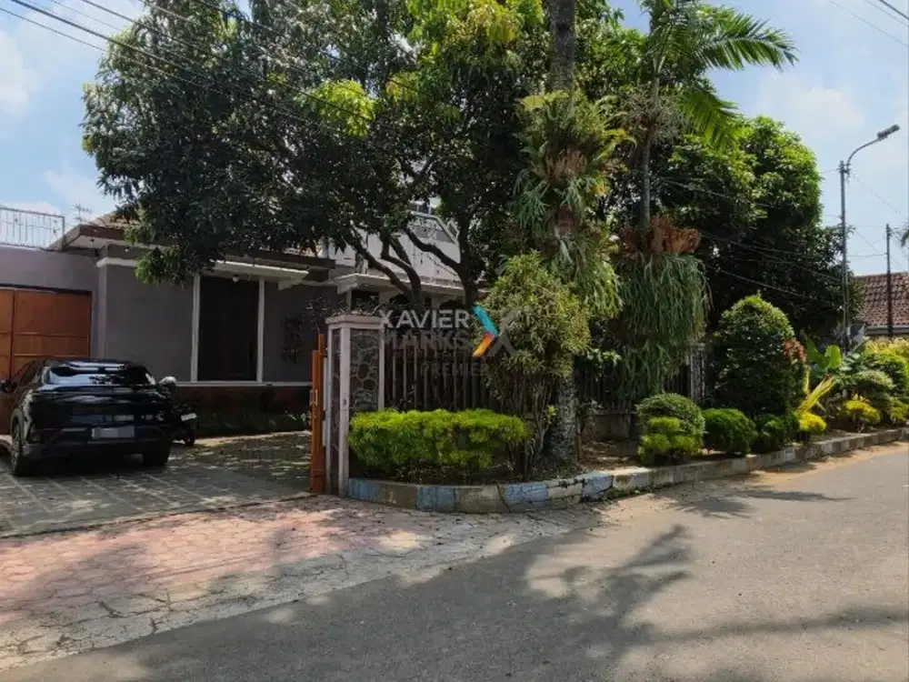 Dijual Rumah Villa Full Furnish Pusat Kota di JA Suprapto Malang