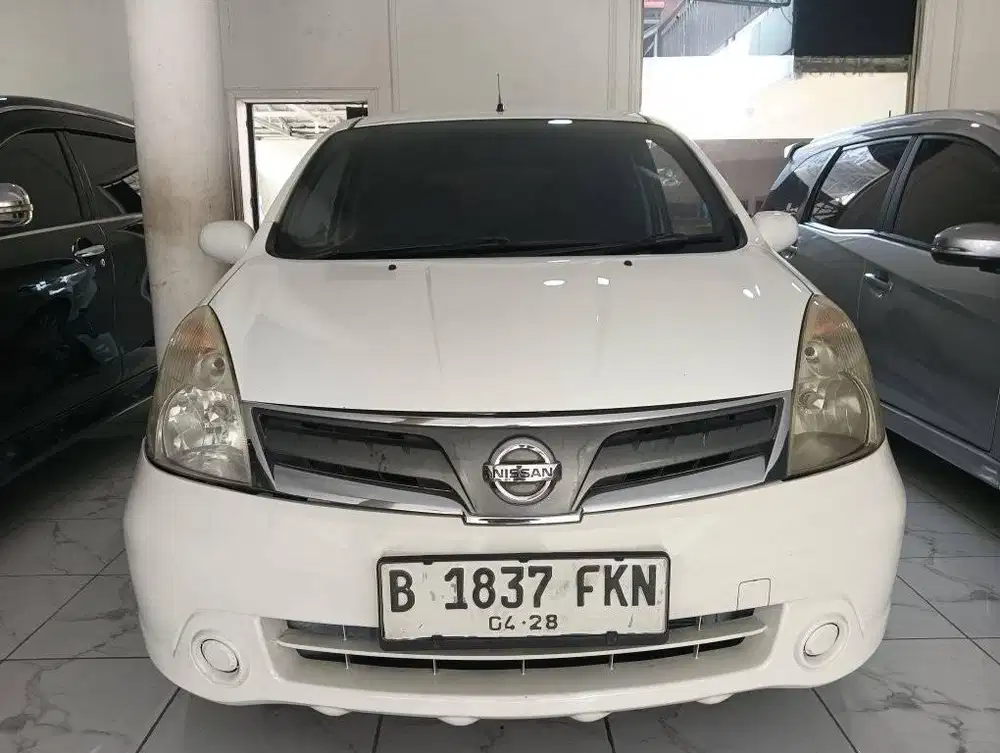 Nissan grand livina xv at tahun 2013