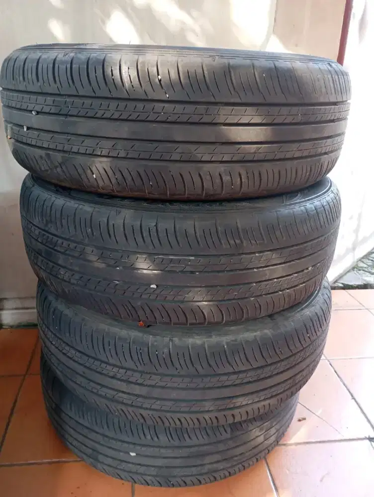 Ban Dunlop 215/60/17