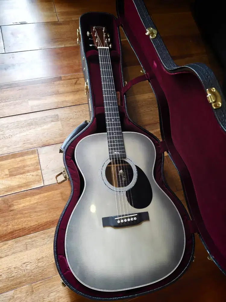 Martin OMJM John Mayer 20th Anniversary with Platinum Gray Burst
