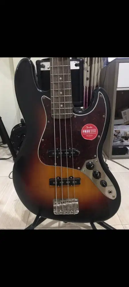 Squier Classic Vibe 60s Jazz Bass (Original & Like New)