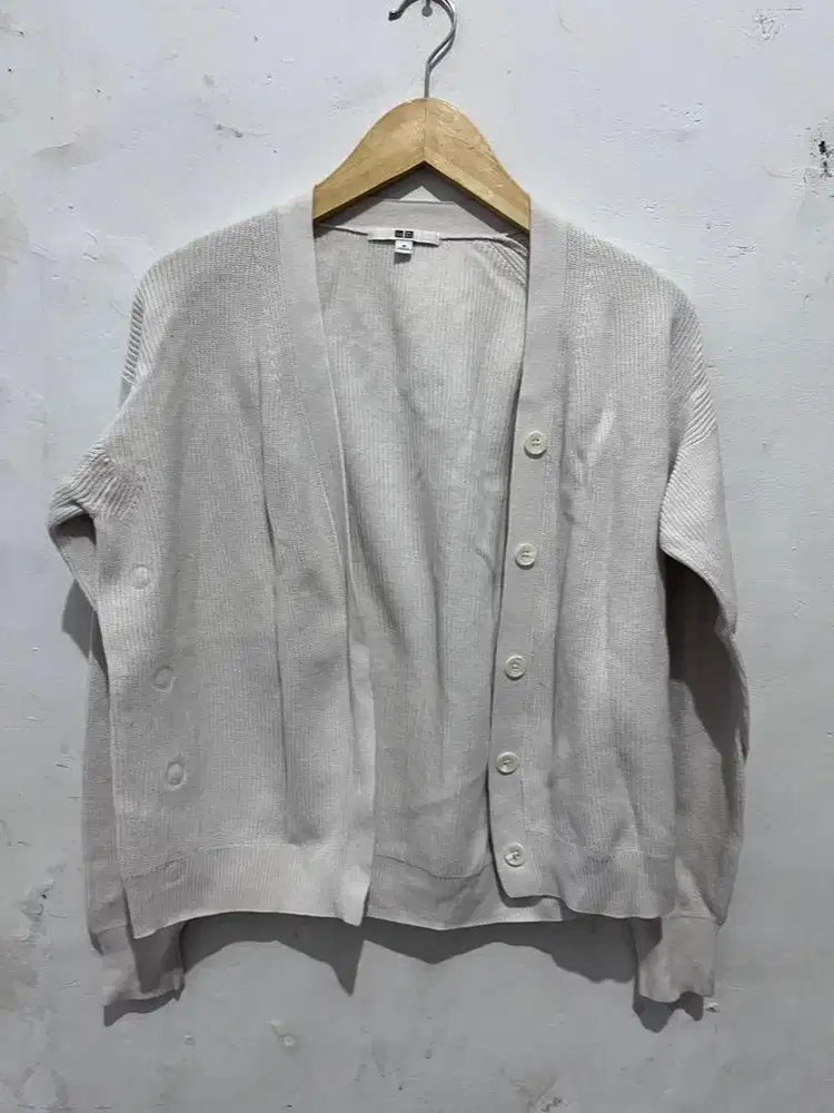 Cardigan putih uniqlo ld 100