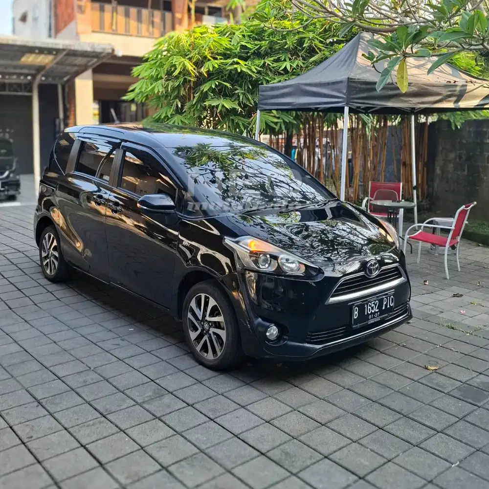 TOYOTA SIENTA 1.5 V CVT 2016 HITAM METALIK