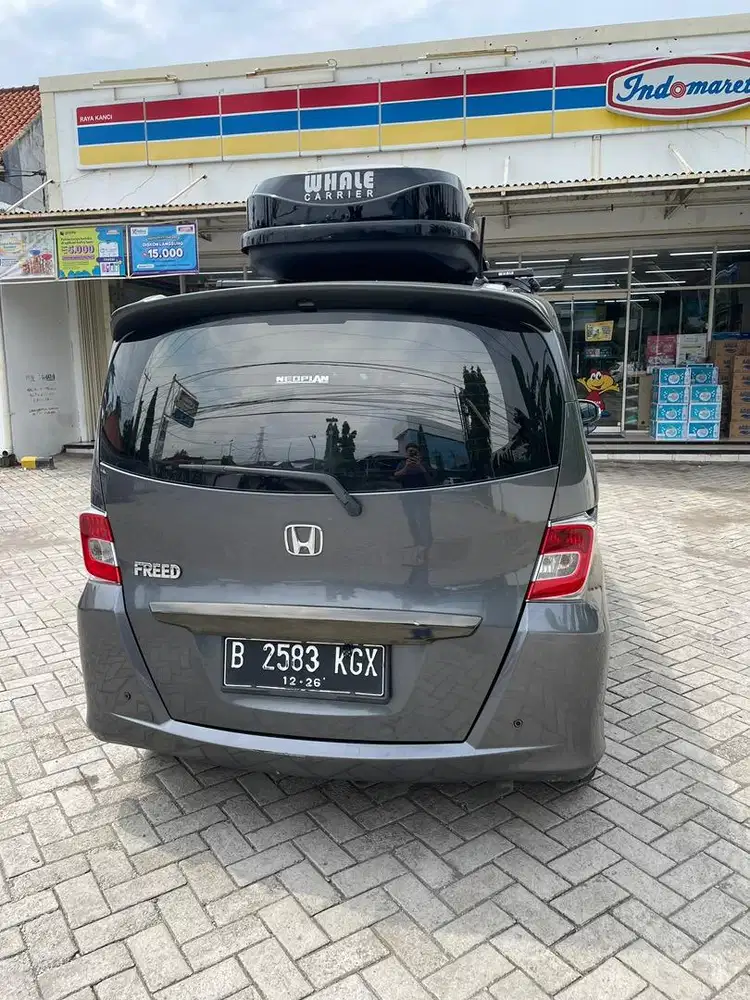 Roof box Whale tipe Lewa dan roof bar (sepaket)