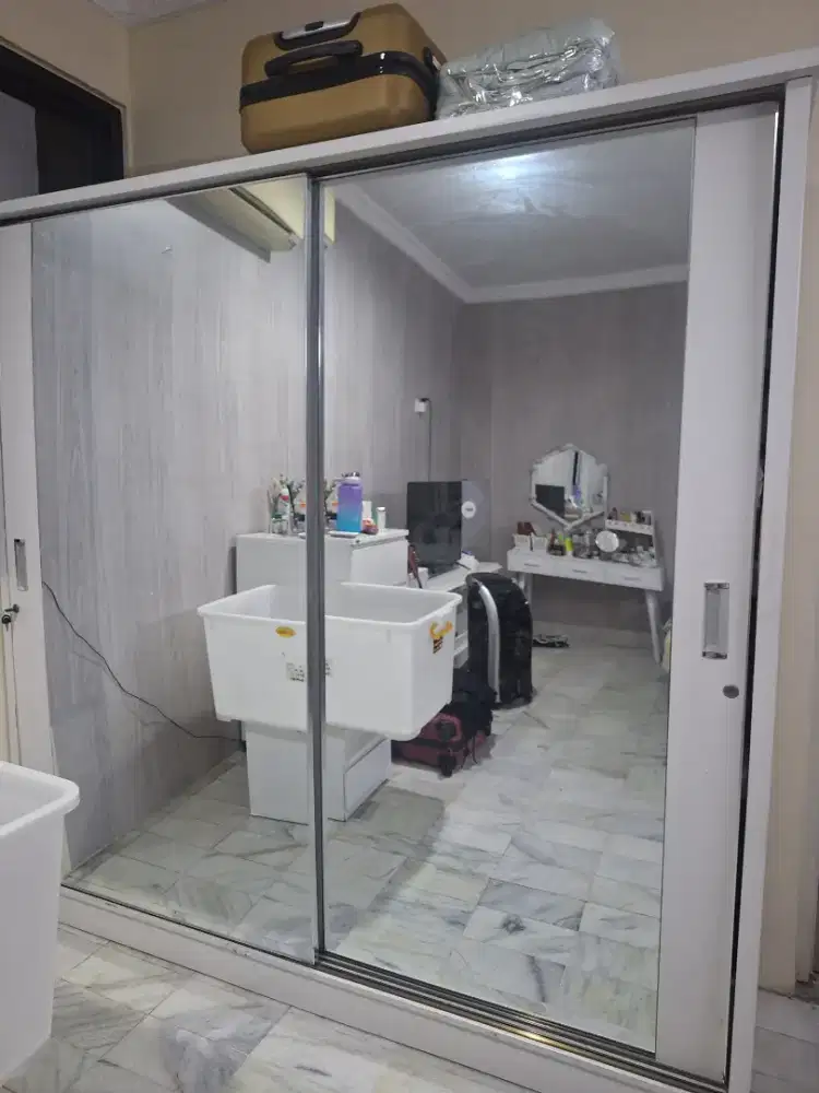 Lemari pakain besar full cermin