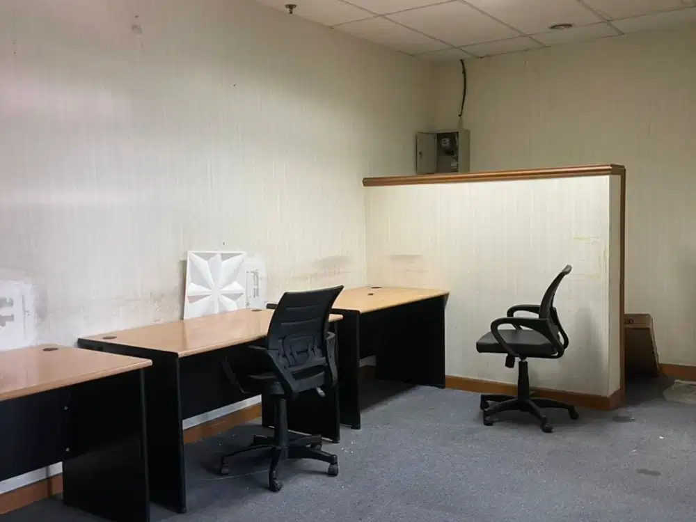 SEWA KANTOR DI JAKARTA PUSAT SENEN 63M2 PARTISI 130K NEGO