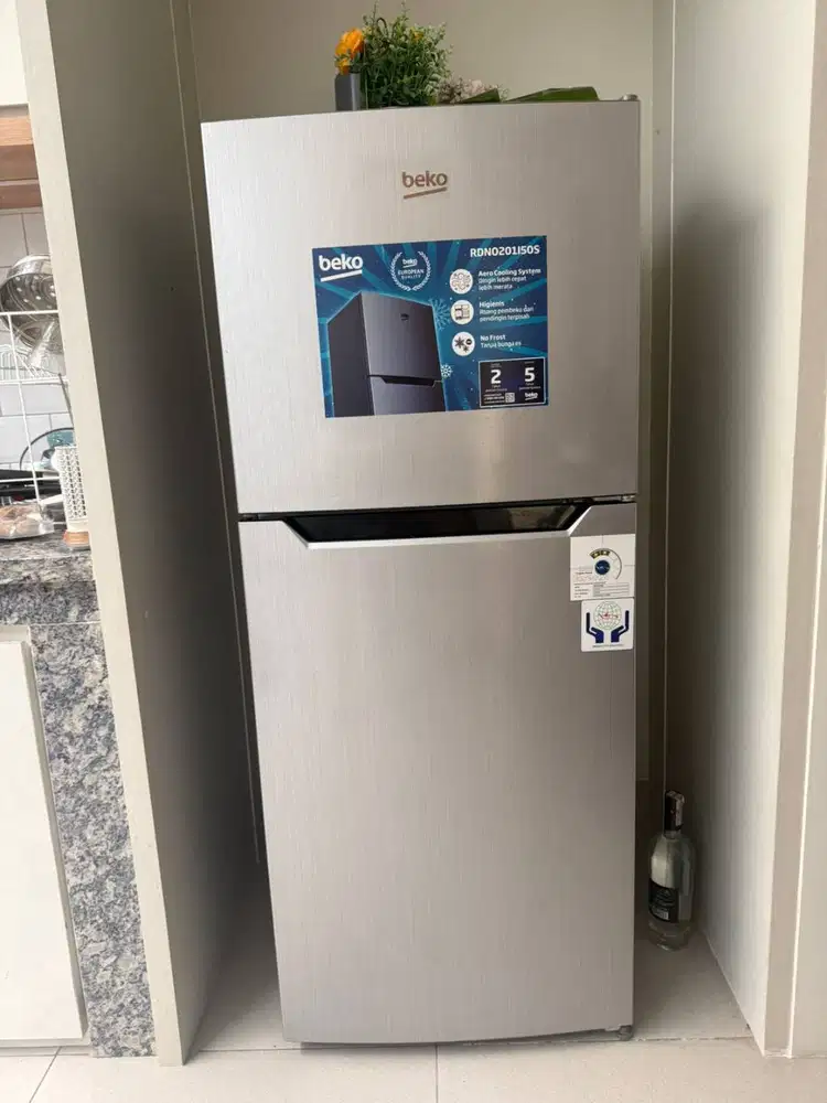 Jual Kulkas Beko 2 Pintu, Kondisi Bagus, Dingin Normal, 2 Juta