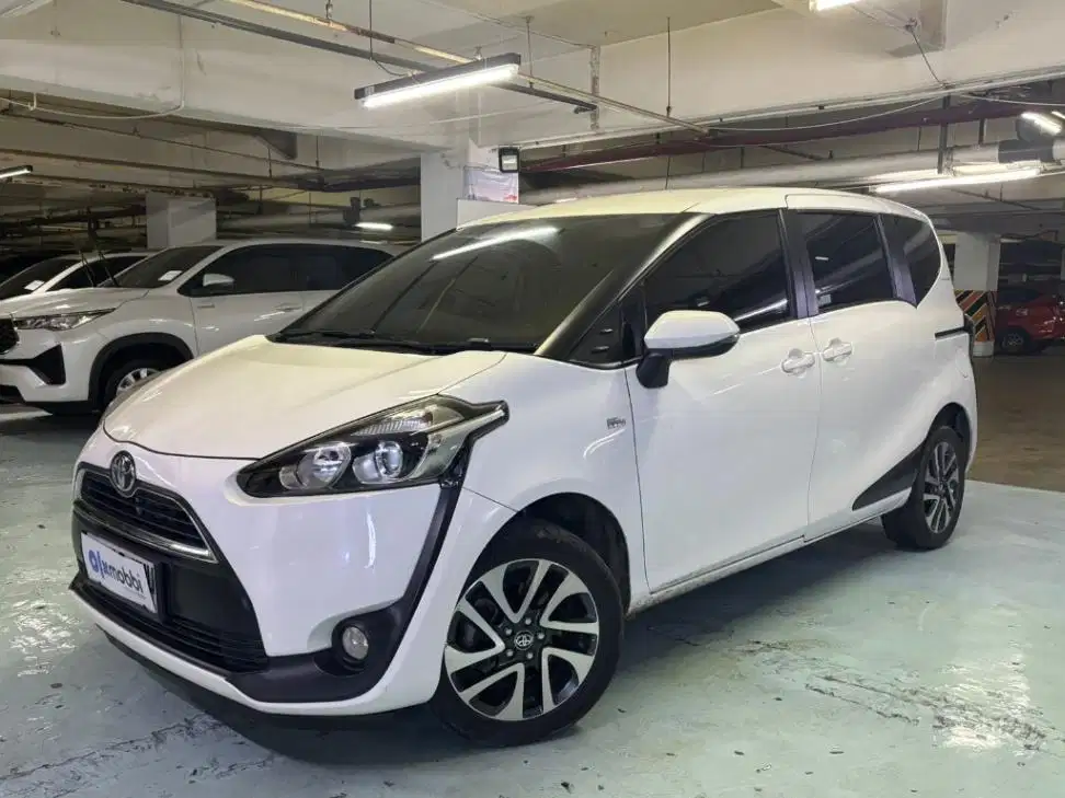 DP MURAH - Toyota Sienta 1.5 V Bensin AT 2017 Putih