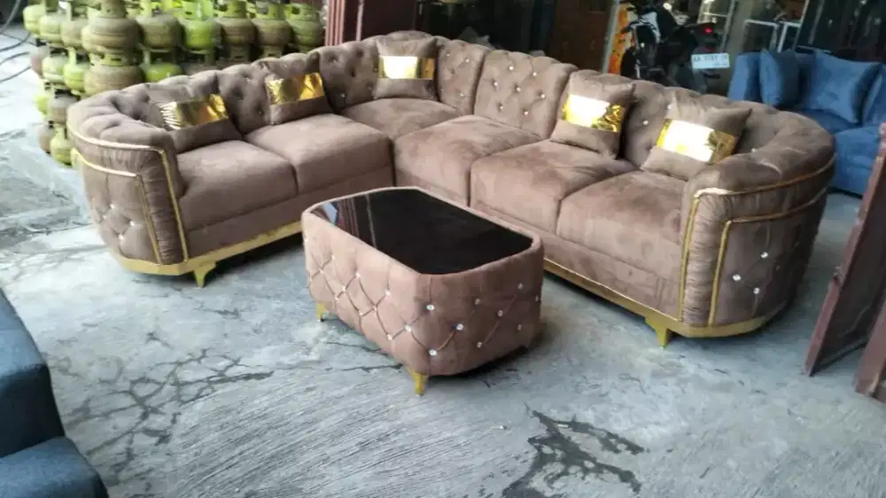 Sofa cokelat full bludru
