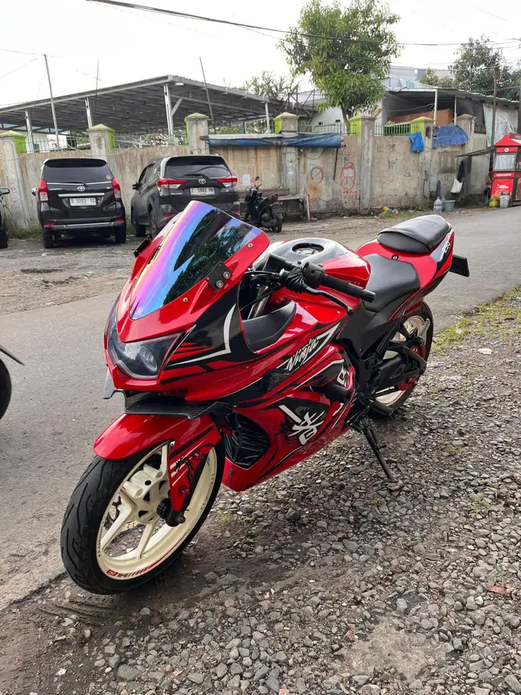 Kawasaki ninja 250 karbu 2011 mulus