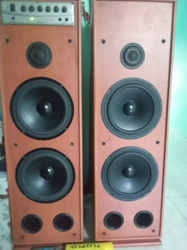 Speaker aktif bluetooth dalam  kondisi mulus
