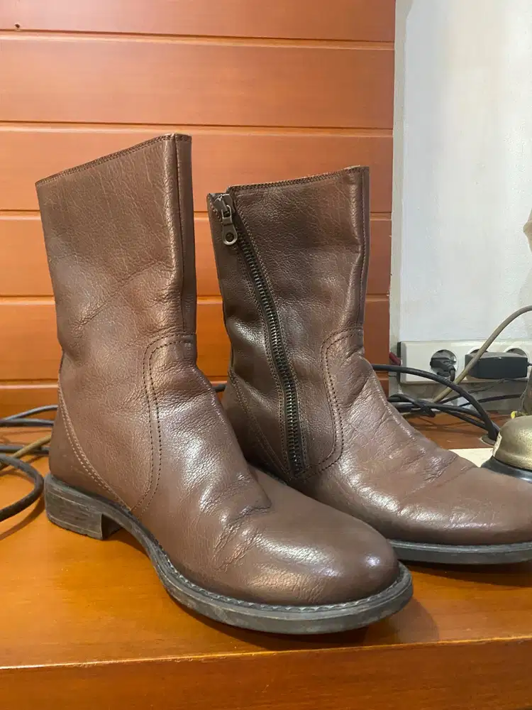 Sepatu boot Merk Geox asli buatan Italy