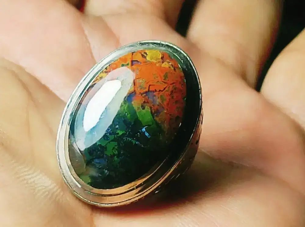 Batu akik pancawarna keristall tembus senter