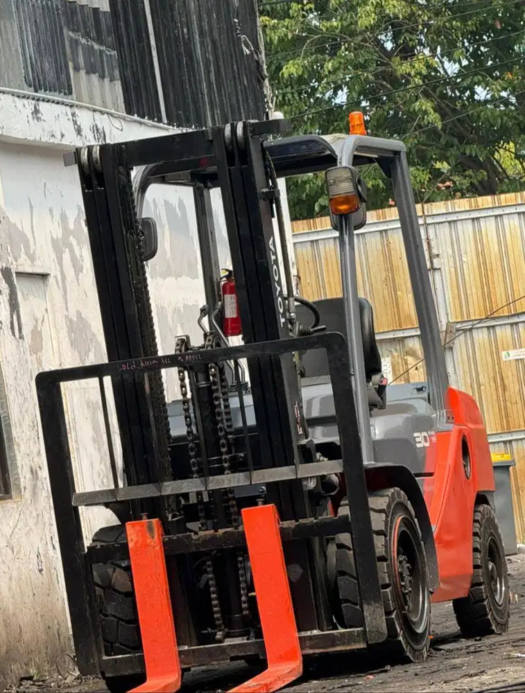 Toyota 3 Ton Mast Trilift Kondisi Normal Siap Kerja