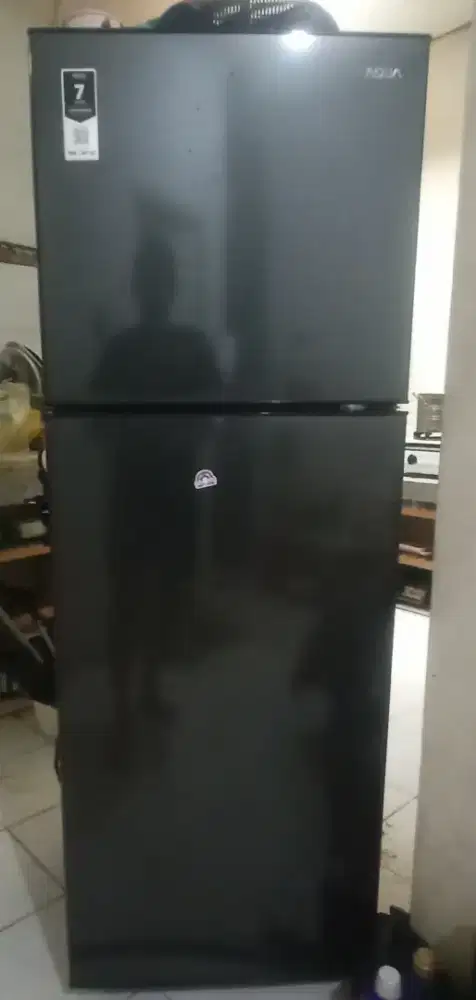 Kulkas 2 pintu Merk Aqua Second (bekas)