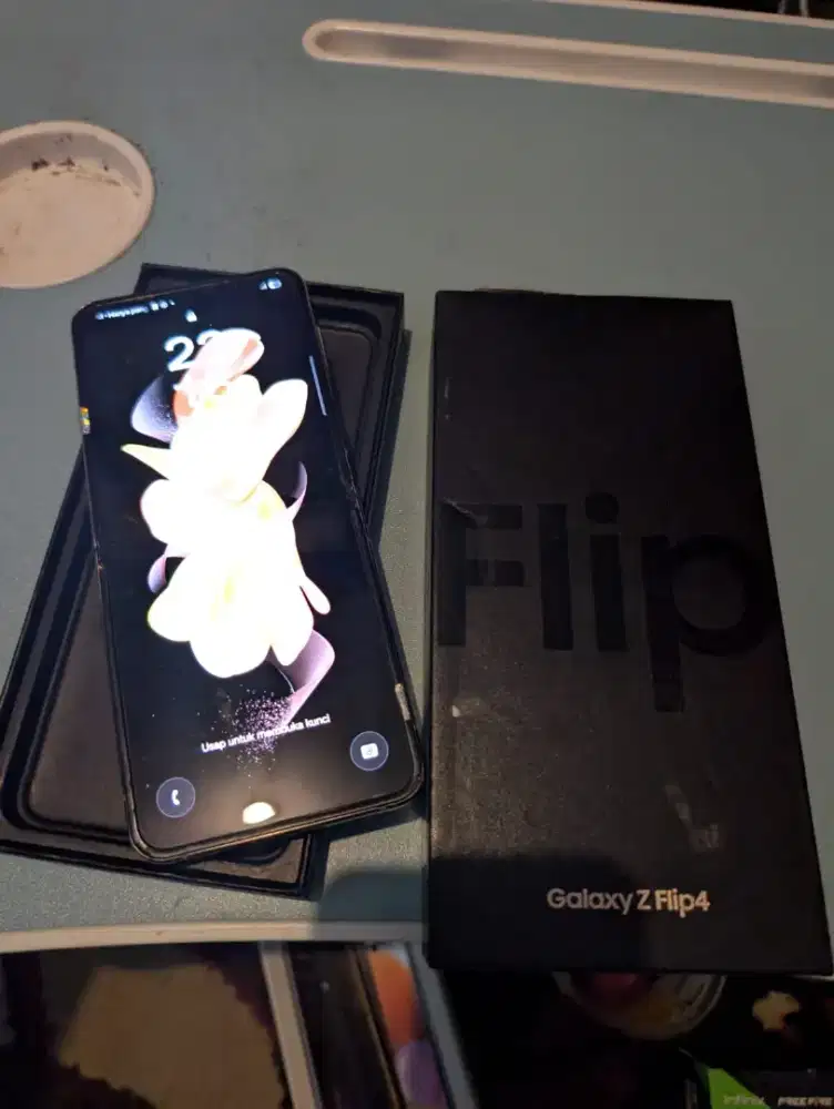 Samsung z flip 4 
Ram 8/256
Fullset