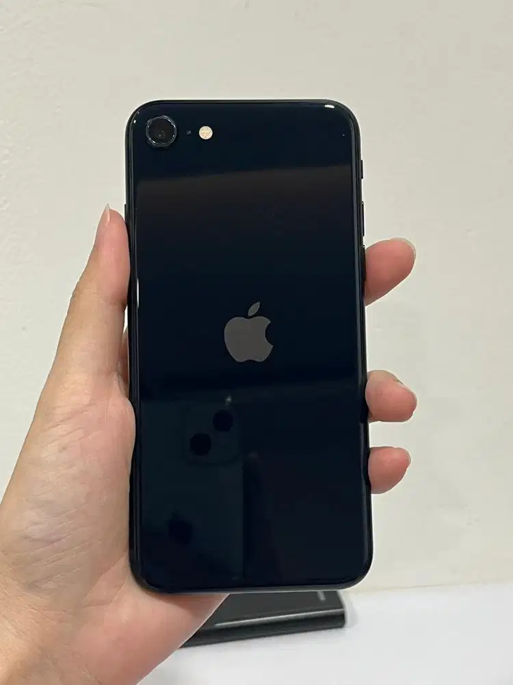 iPhone SE 2022 (5G) Gen 3 64GB Midnight Black