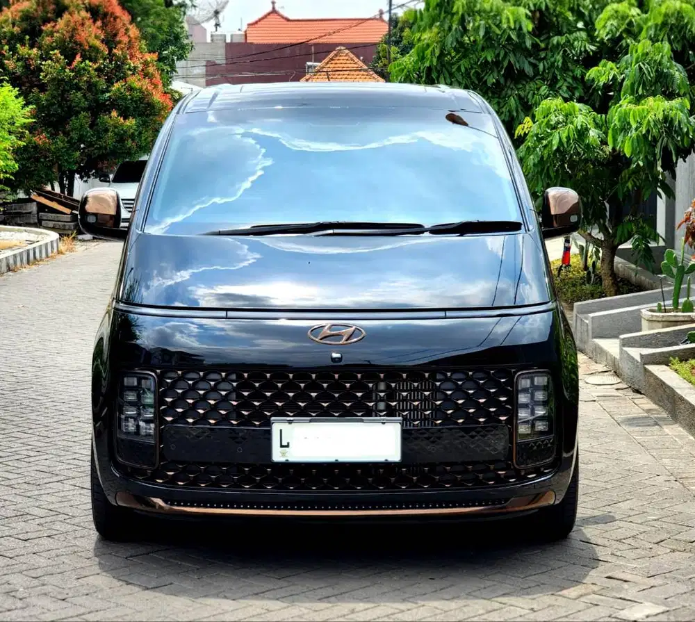 HYUNDAI STARIA DIESEL LOMBARDI VIP SEAT 2023 WARNA HITAM