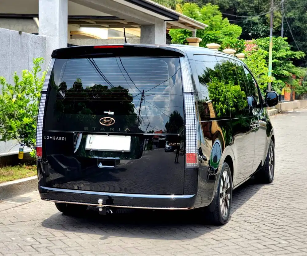HYUNDAI STARIA DIESEL LOMBARDI VIP SEAT 2023 WARNA HITAM