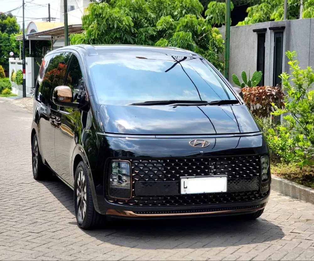 HYUNDAI STARIA DIESEL LOMBARDI VIP SEAT 2023 WARNA HITAM