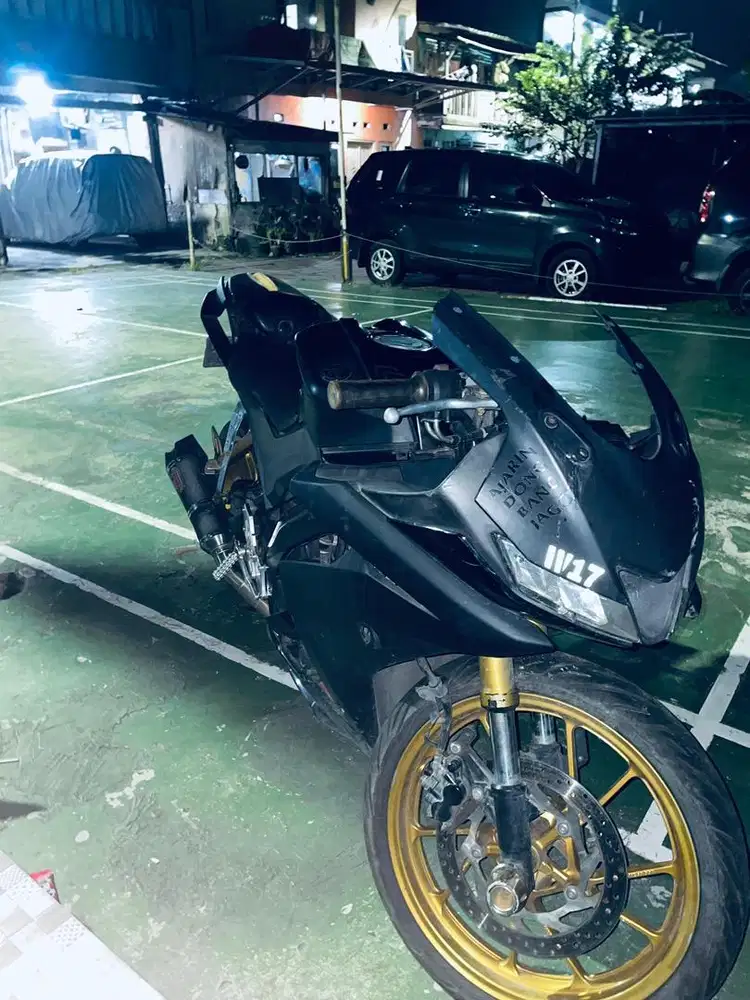 Yamaha R15 2017 Hitam