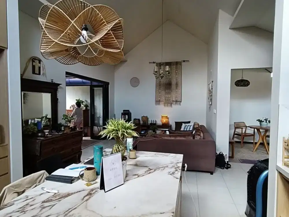 Semi Villa Modern Disewakan Jangka Panjang 20 Th, di Kerobokan Area