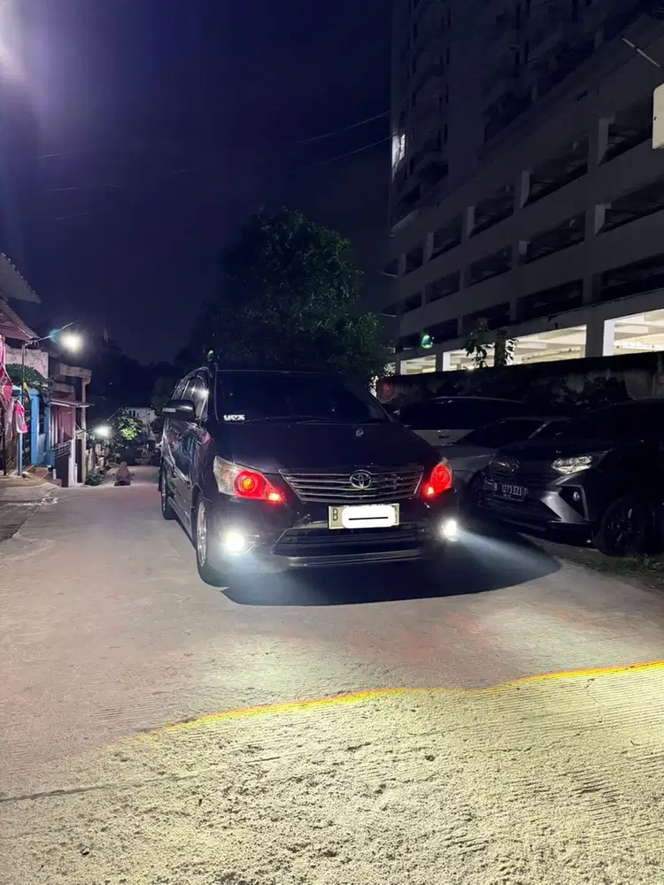 Toyota Kijang Innova 2012 Bensin