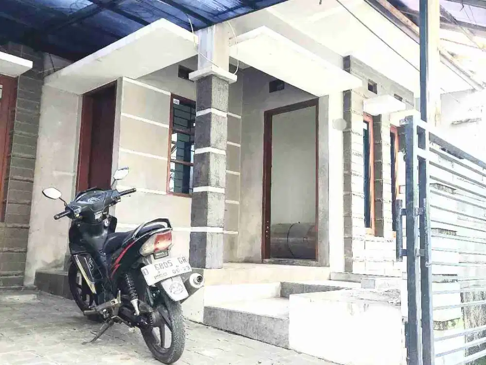 RUMAH MINIMALIS. DI AREA CLUSTER, DKT GATEWAY APARTMENT, PERTAHUN.