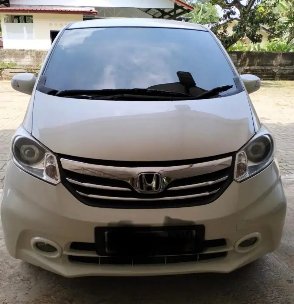 Honda Freed PSD tahun 2013 putih