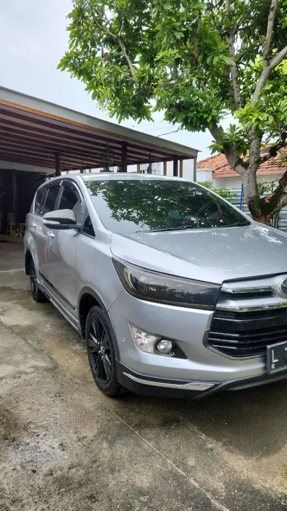 Mobil Toyota Kijang Innova tipe V tahun 2017 Diesel Matic