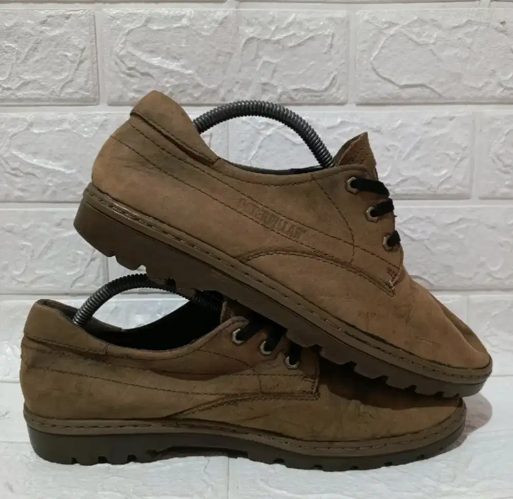 Sepatu Sneakers Caterpillar Stance low size - 42