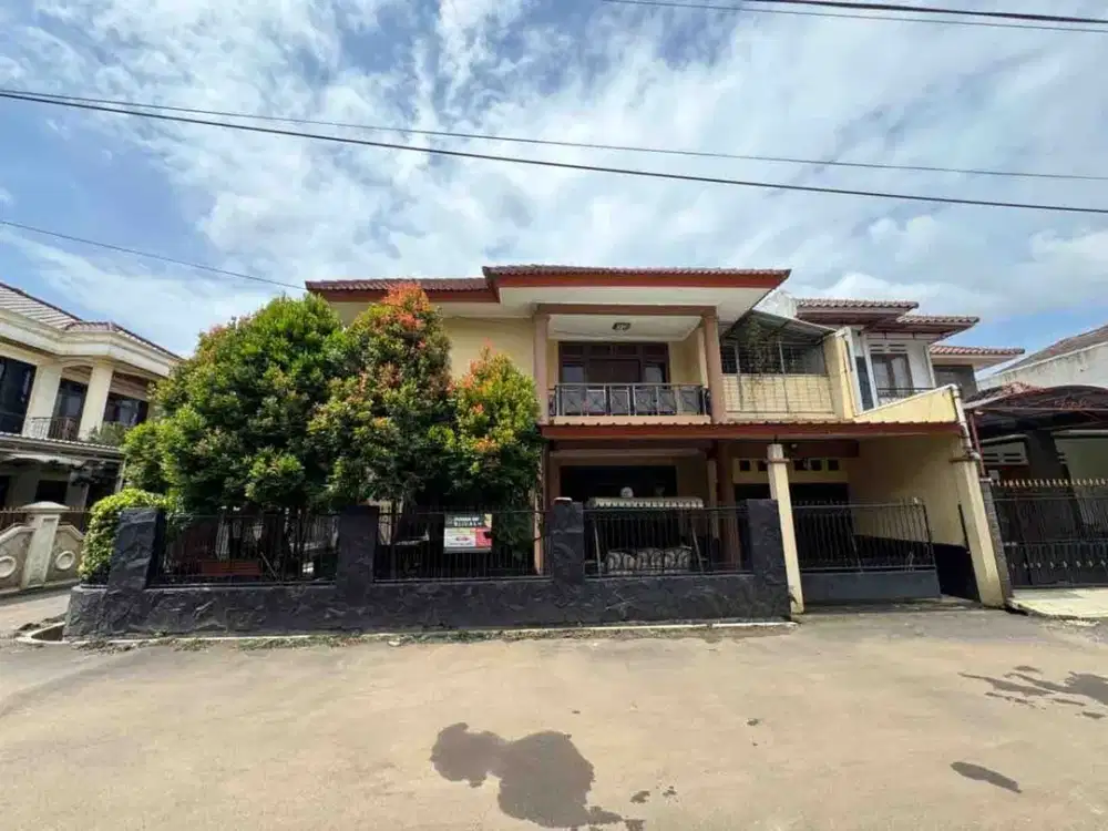 Rumah Hook SHM 14 Menit ke Cinere Bellevue Mall Hadap Utara J-40875