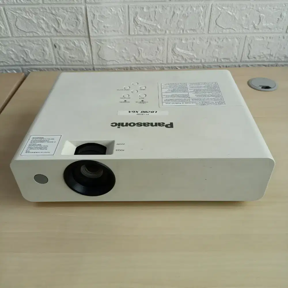 Proyektor Panasonic LB280