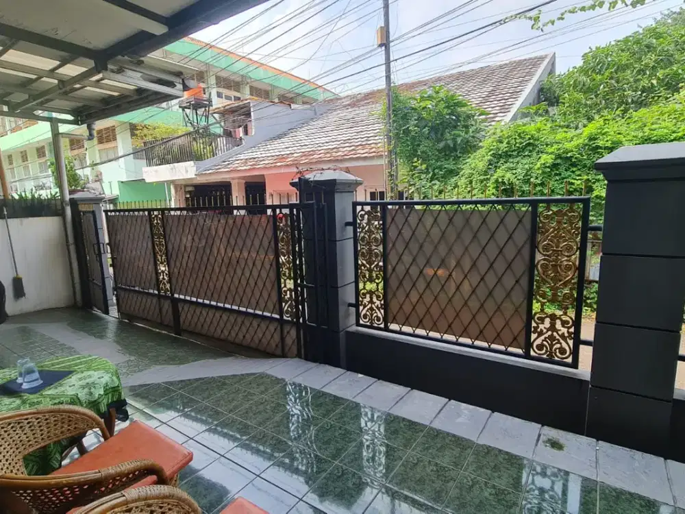 Dijual Rumah 1 1/2 Lantai di Tebet Jaksel